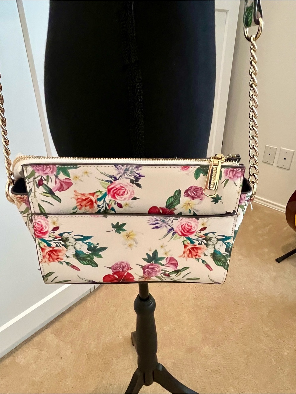 NWOT Steve Madden White Floral Crossbody with Gold Chain - Picture 8 of 16